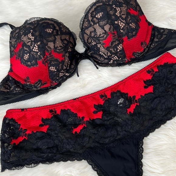 Victoria’s SecretLingerie Set
